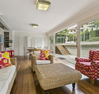 Summery spacious 4 bed home in Kurraba Point - Accommodation Fremantle