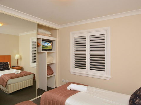 Villa De Saran Located Within Cypress Lakes - Accommodation Fremantle 10