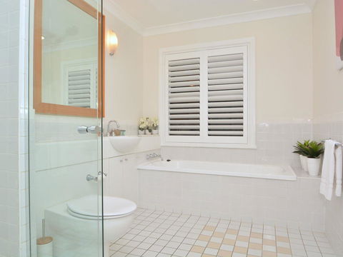Villa De Saran Located Within Cypress Lakes - Accommodation Fremantle 4