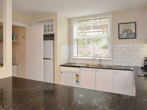 Villa De Saran Located Within Cypress Lakes - Accommodation Fremantle 3