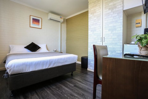 Little Coogee Hotel - Accommodation Fremantle 0