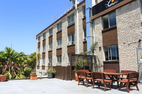 Little Coogee Hotel - Accommodation Fremantle 2