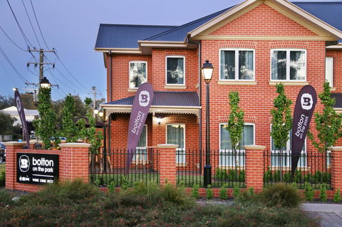 Best Western Plus Bolton On The Park - Accommodation Fremantle 1