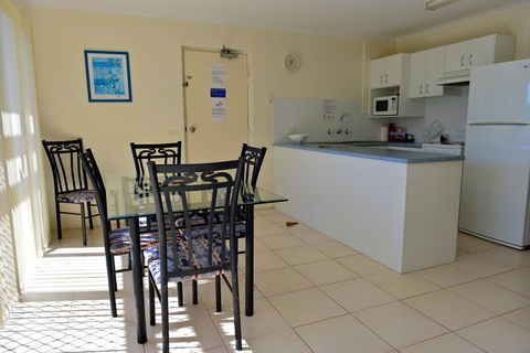 Beach House Holiday Apartments - Accommodation Fremantle 11
