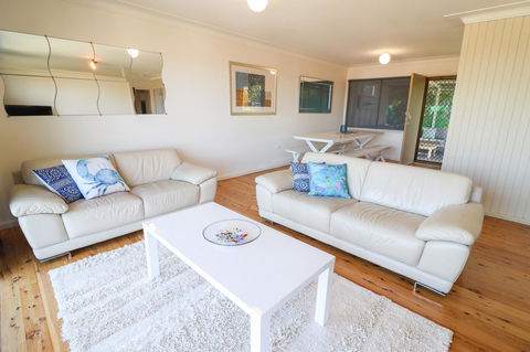 Coastal Horizons Beach House - Accommodation Fremantle 0