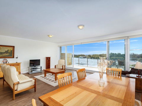 Regatta 13 - Accommodation Fremantle 5