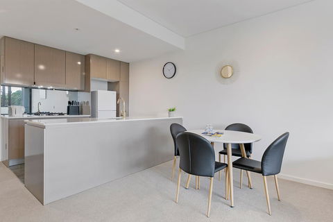 Stylish And Neat Two Bed Apartment In Wentworth Point - Accommodation Fremantle 3