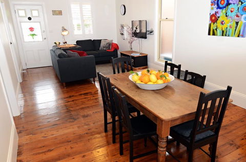 Thelma's Temora - Accommodation Fremantle 7