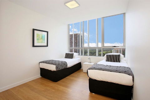Gadigal Groove - Modern And Bright 3BR Executive Apartment In Zetland With Views - Accommodation Fremantle 6
