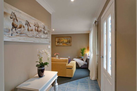 Mountainside B & B - Accommodation Fremantle 4
