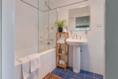 Mountainside B & B - Accommodation Fremantle 5