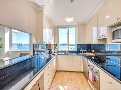 Panoramic Harbour Views And Unbeatable Comfort - Accommodation Fremantle 7