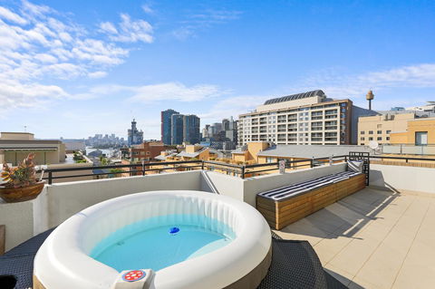 Darling Harbour Penthouse Views+Jacuzzi - Accommodation Fremantle 1