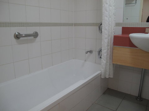 Crowne Plaza Alice Springs Lasseters, An IHG Hotel - Accommodation Fremantle 5