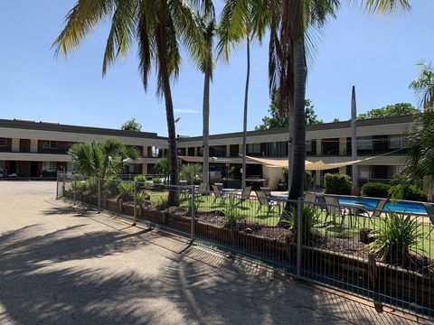 Pine Tree Motel - Accommodation Fremantle 2