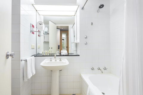 Crowne Plaza Canberra, An IHG Hotel - Accommodation Fremantle 26