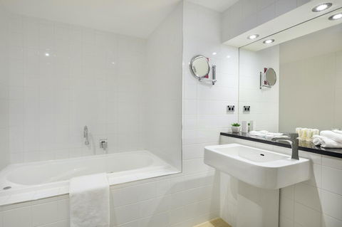 Crowne Plaza Canberra, An IHG Hotel - Accommodation Fremantle 28