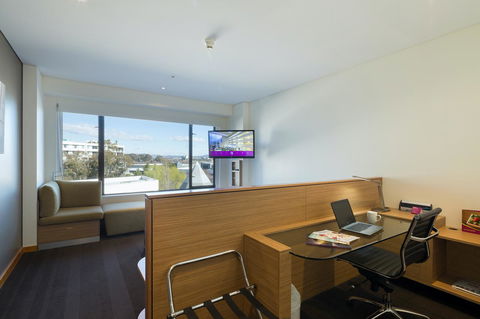 Crowne Plaza Canberra, An IHG Hotel - Accommodation Fremantle 15