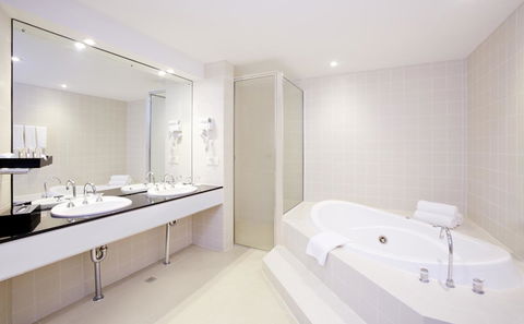Crowne Plaza Canberra, An IHG Hotel - Accommodation Fremantle 20