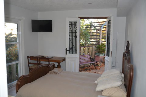 Garden Room - Accommodation Fremantle 6