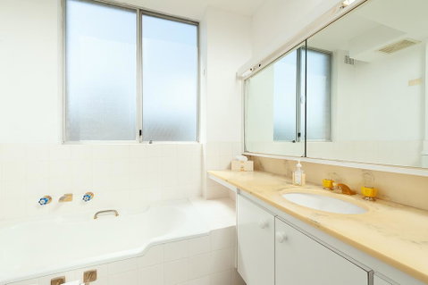 Bondi Apt. For 4 With Panoramic Ocean And Park Views - Accommodation Fremantle 3