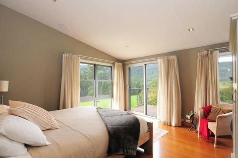 Bottlebrush Lodge - Great Views And A Pool! - Accommodation Fremantle 3