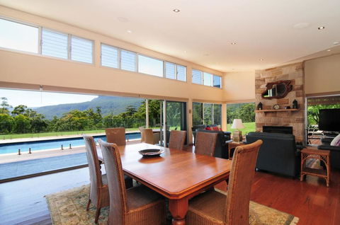 Bottlebrush Lodge - Great Views And A Pool! - Accommodation Fremantle 2