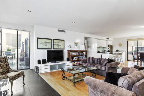 BOUTIQUE STAYS - Catani Gardens - Accommodation Fremantle 1