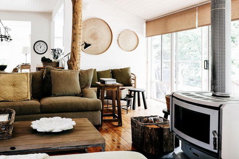 Braebrook - Stunning Farm House! - Accommodation Fremantle 0