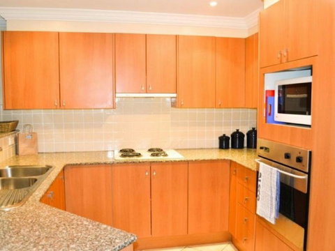 Breakers 1/10 - Accommodation Fremantle 2