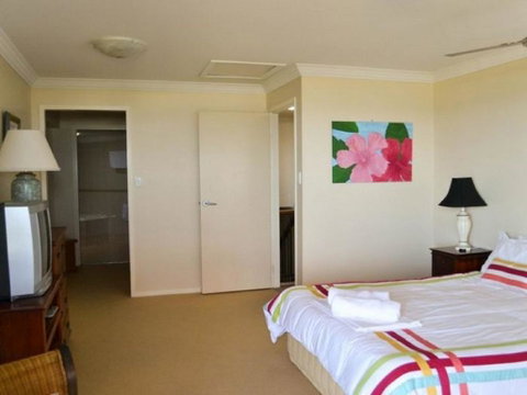 Breakers 1/10 - Accommodation Fremantle 0