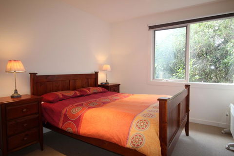 Breakers Holiday House - Accommodation Fremantle 2
