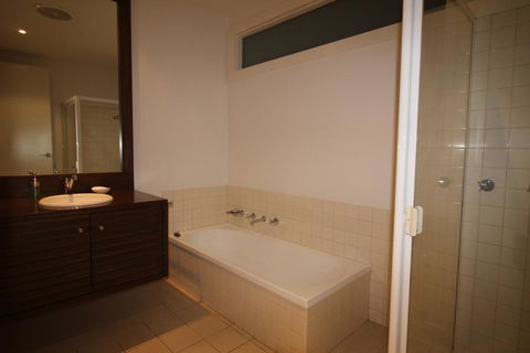 Breakers Holiday House - Accommodation Fremantle 1