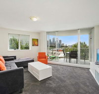 Bridge and Sails - Views of the Bridge and Opera House from this Executive 2BR Apartment in Darlinghurst - Accommodation Fremantle