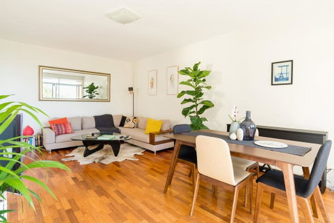 Bright And Spacious Apartment Near Bronte Beach - Accommodation Fremantle 0