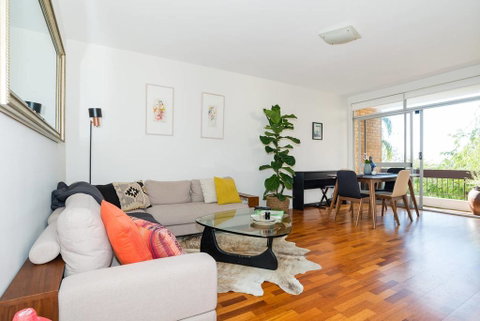 Bright And Spacious Apartment Near Bronte Beach - Accommodation Fremantle 2