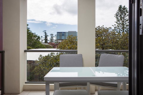 Bright Modern Apartment Steps From Beach And Ferry - Accommodation Fremantle 3