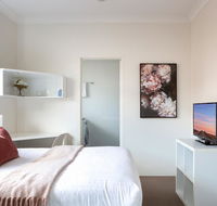 Bright Studio Steps from Westmead Hospital - Accommodation Fremantle