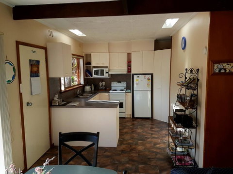 Bright's Wombat's Retreat - Accommodation Fremantle 2
