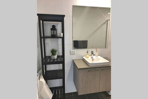 Bright, Modern, Stylish - Top Floor Apt - Woden - Accommodation Fremantle 1