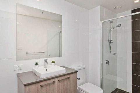Bright, Modern, Stylish - Top Floor Apt - Woden - Accommodation Fremantle 3