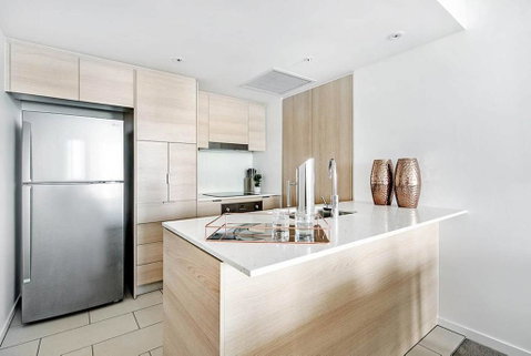 Broadbeach 2 Bedroom FREE WIFI, Netflix & Parking - Accommodation Fremantle 3