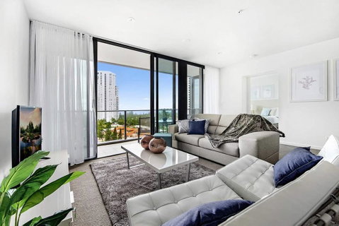Broadbeach 2 Bedroom FREE WIFI, Netflix & Parking - Accommodation Fremantle 1