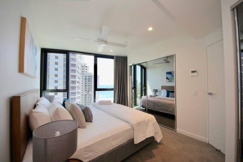 Broadbeach New Luxury Vue #17 Beach Views - Accommodation Fremantle 2