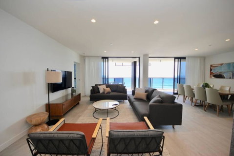 Broadbeach New Luxury Vue #17 Beach Views - Accommodation Fremantle 1