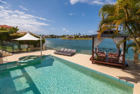 Broadbeach Waterfront Holiday House - Accommodation Fremantle 2