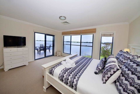 Brookwater- Waterfront On Lake Mulwala - Accommodation Fremantle 0