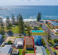 Burleigh House Opposite Main Beach - Views Sea Pool Linen and Free WiFi - Accommodation Fremantle