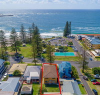 Burleigh Unit 2 -28 Clarence Street - Opposite Main Beach. - Accommodation Fremantle