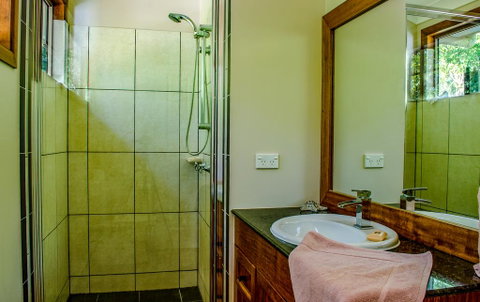 Cairns Homestead: A Peaceful Getaway - Accommodation Fremantle 0